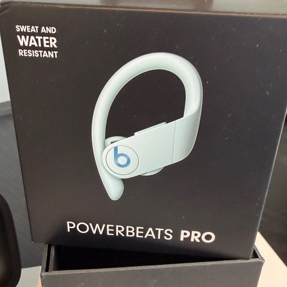 Beats by Dre Powerbeats Pro Light Blue On-Ear Wireless Earbuds - Picture 5 of 6